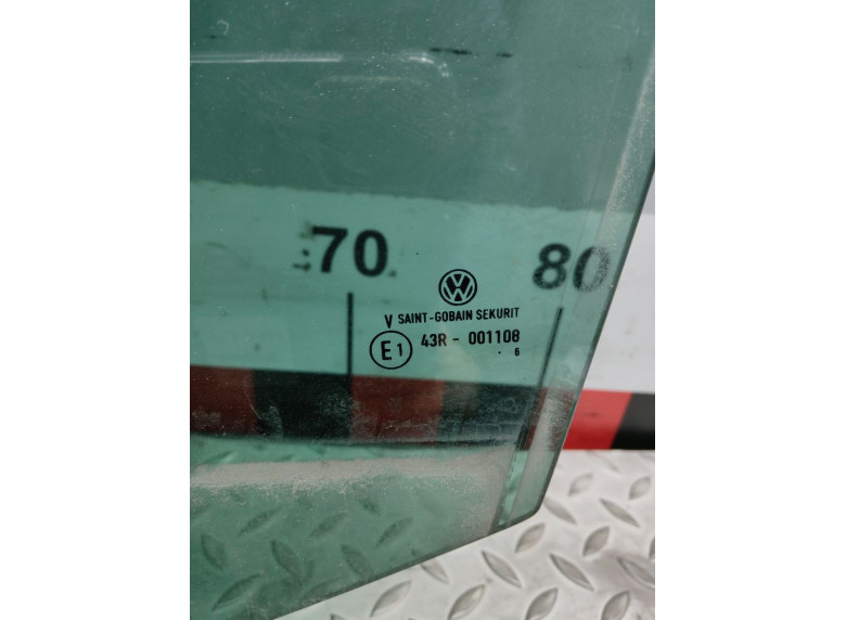Стекло двери задней левой к Volkswagen Golf, 2006г.