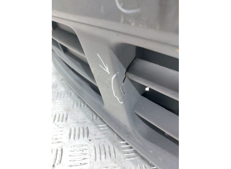 Бампер передний к Opel Vivaro, 2006г.