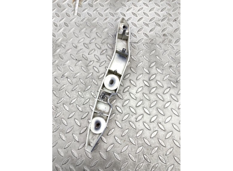 Кронштейн крепления бампера переднего к Ford Focus