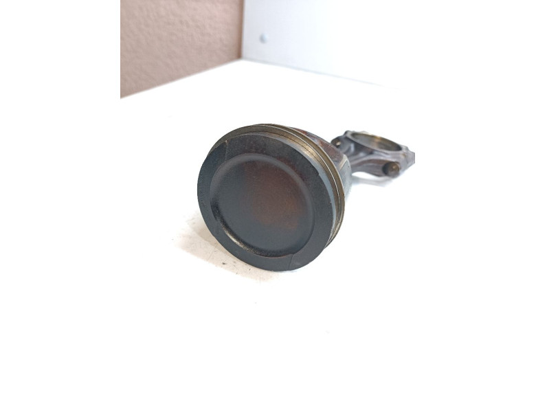 Поршень к Volkswagen Passat, 1999г.