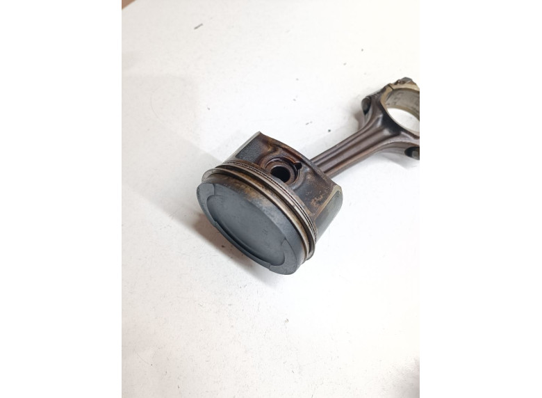 Поршень к Volkswagen Passat, 1999г.