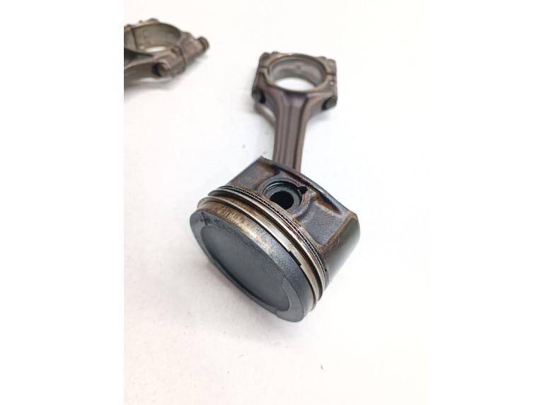 Поршень к Volkswagen Passat, 1999г.