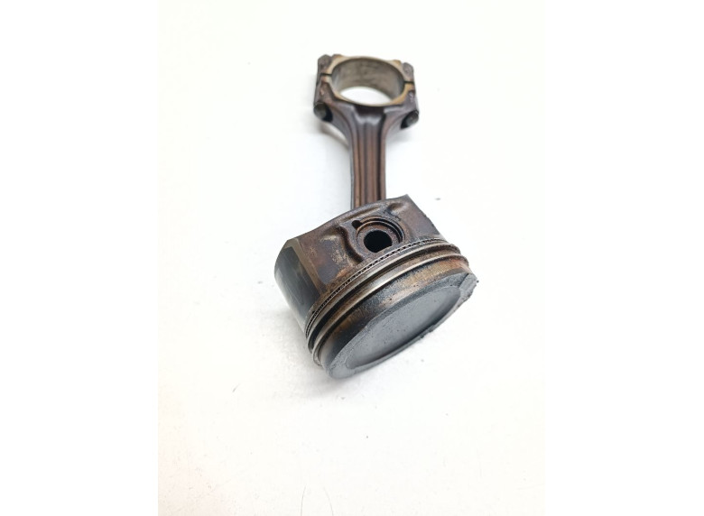 Поршень к Volkswagen Passat, 1999г.