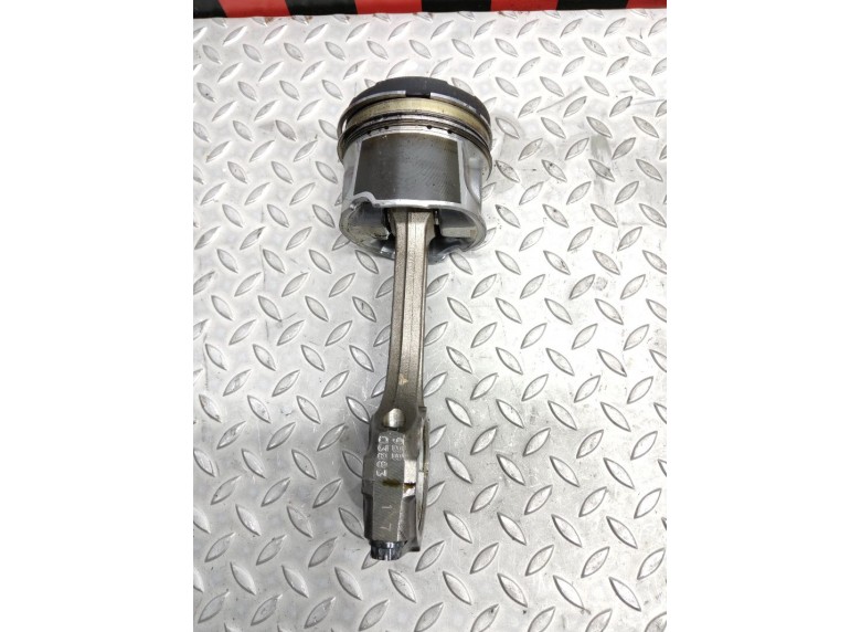 Поршень к Toyota Avensis