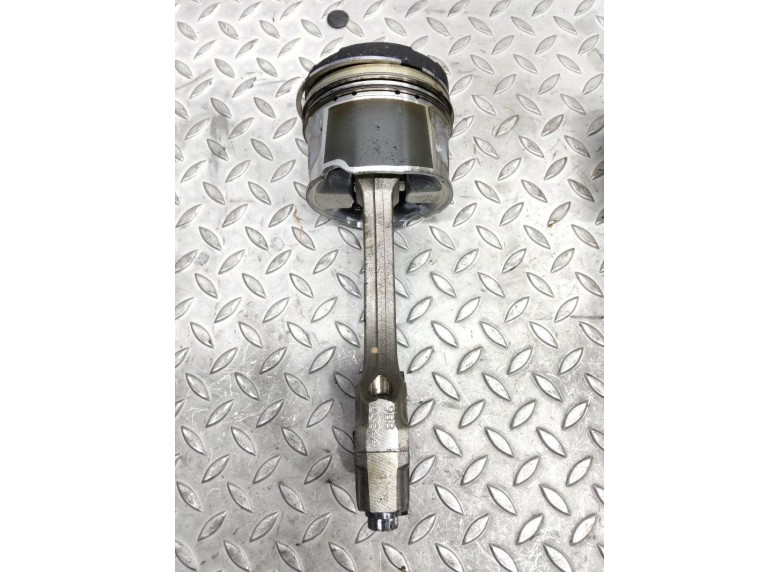 Поршень к Toyota Avensis