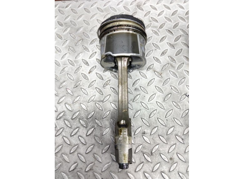 Поршень к Toyota Avensis