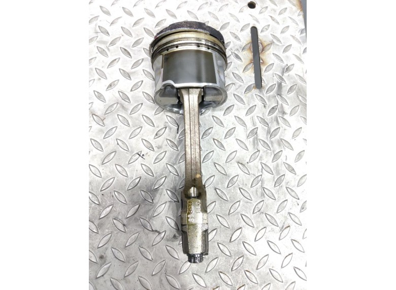 Поршень к Toyota Avensis