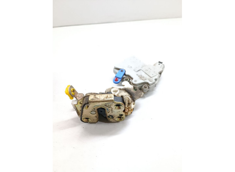 Замок двери передней правой к Nissan Terrano, 2000г.