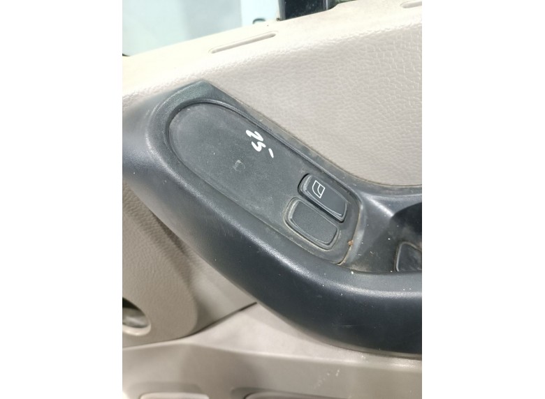 Кнопка стеклоподъемника переднего правого к DAF XF