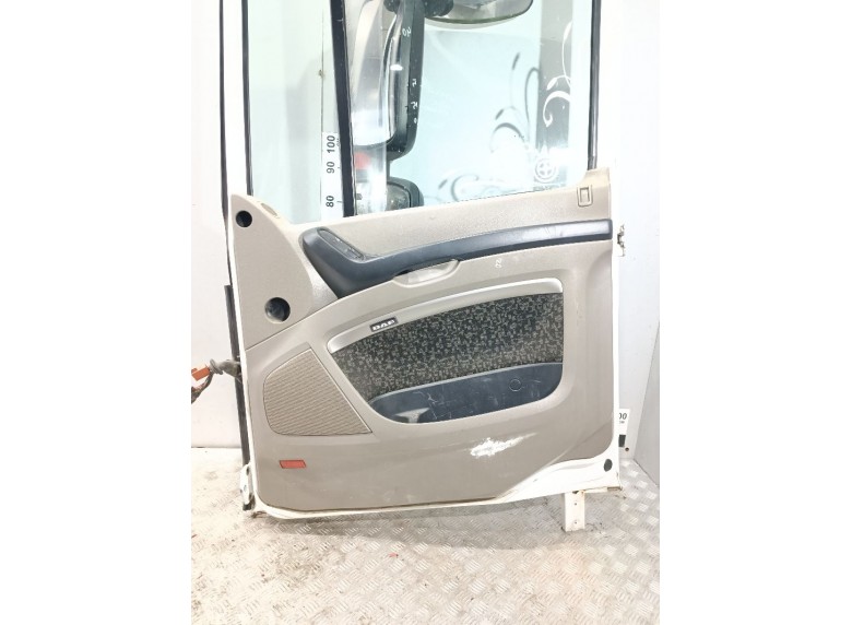 Обшивка двери передней правой (дверная карта) к DAF XF