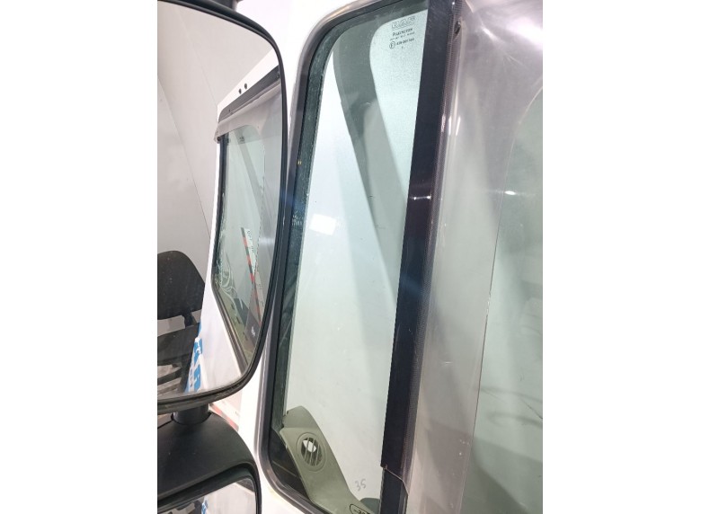 Стекло двери передней левой к DAF XF