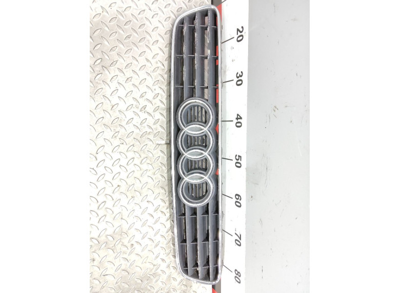 Решетка радиатора к Audi A3, 1998г.