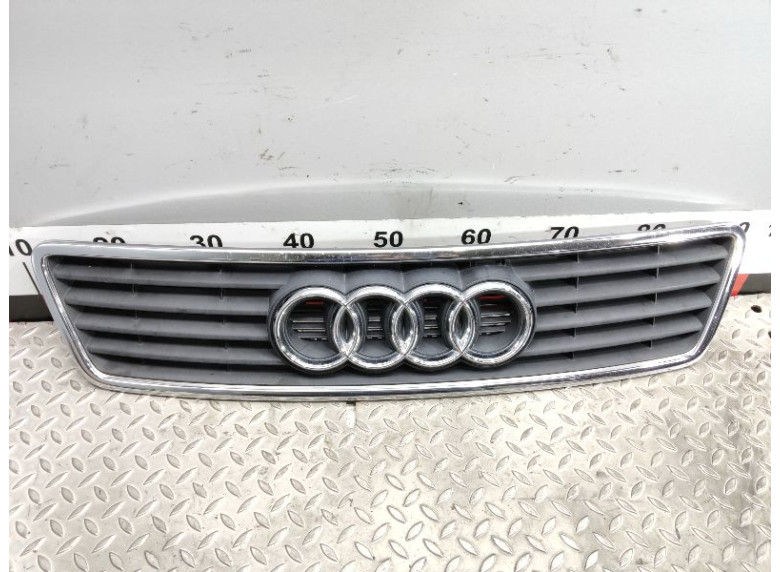 Решетка радиатора к Audi A6, 1998г.