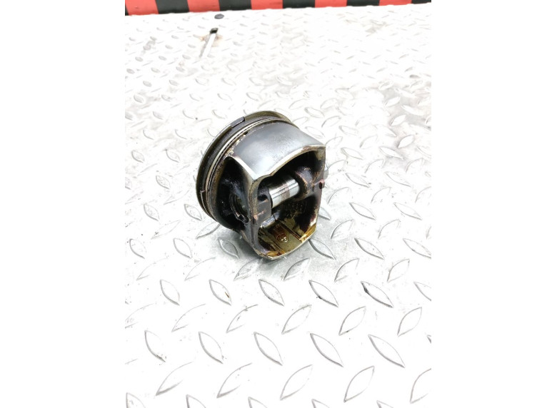 Поршень к Volkswagen Golf, 2000г.