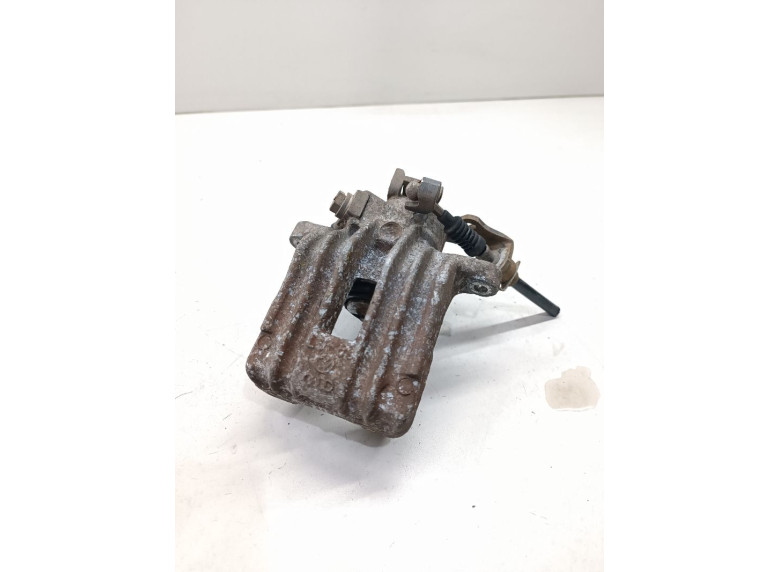 Суппорт задний левый к Volkswagen Golf, 2002г.