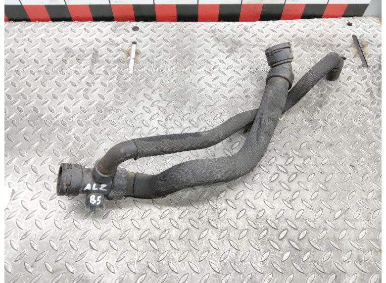 Патрубок радиатора к Volkswagen Passat, 2002г.