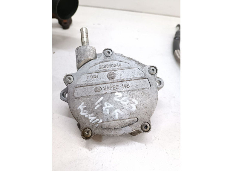 Насос вакуумный к Mercedes C W203, 2006г.