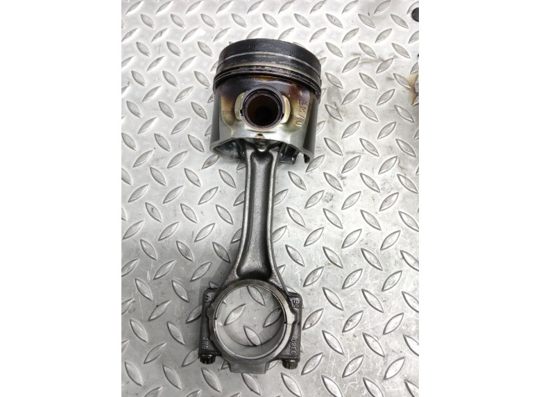 Поршень к Volkswagen Passat, 2006г.