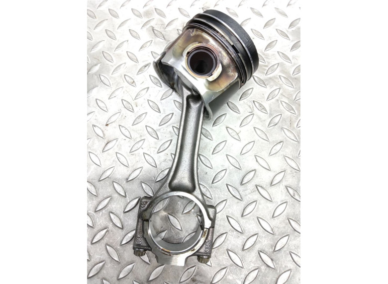 Поршень к Volkswagen Passat, 2006г.