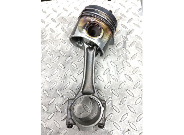 Поршень к Volkswagen Passat, 2006г.