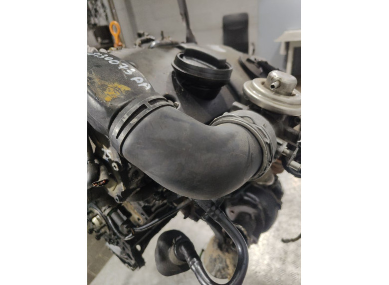 Патрубок впускного коллектора к Volkswagen Passat, 2002г.