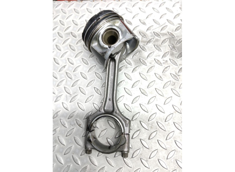 Поршень к Volvo V40