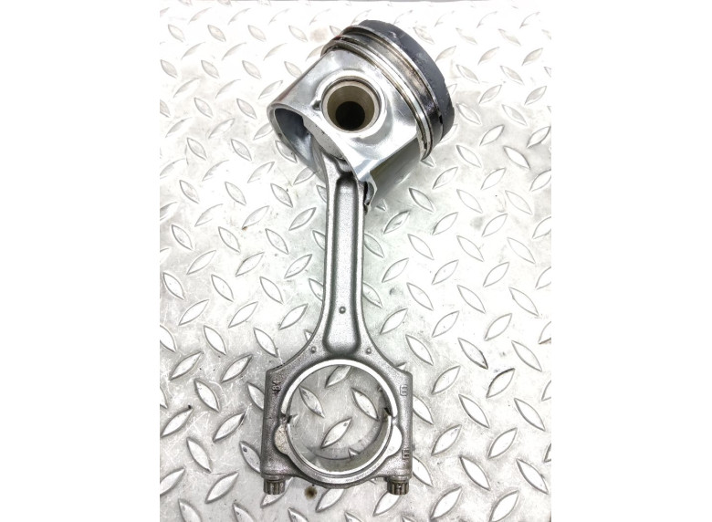 Поршень к Volvo V40