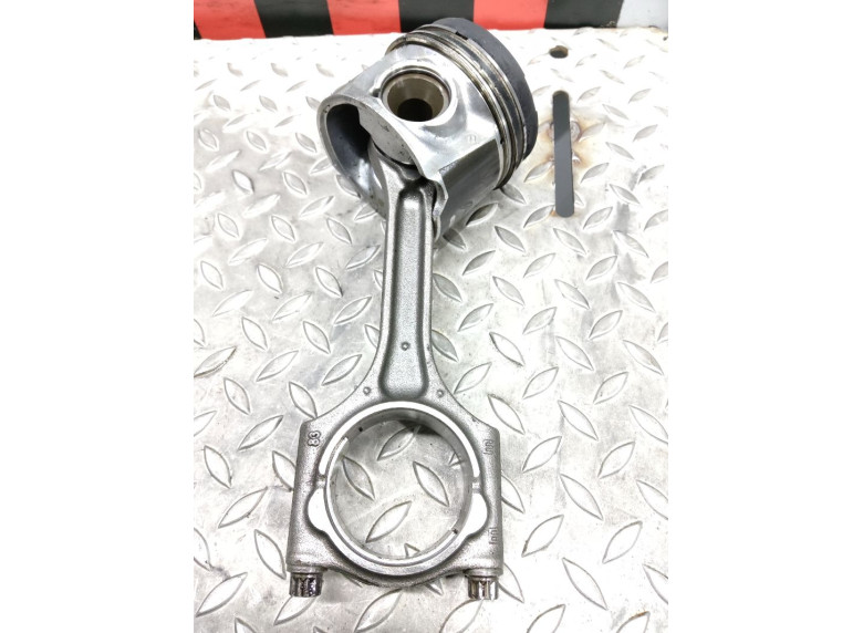 Поршень к Volvo V40, 2013г.