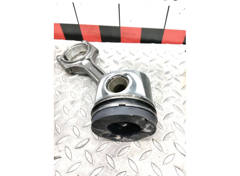 Поршень к Volvo V40, 2013г.