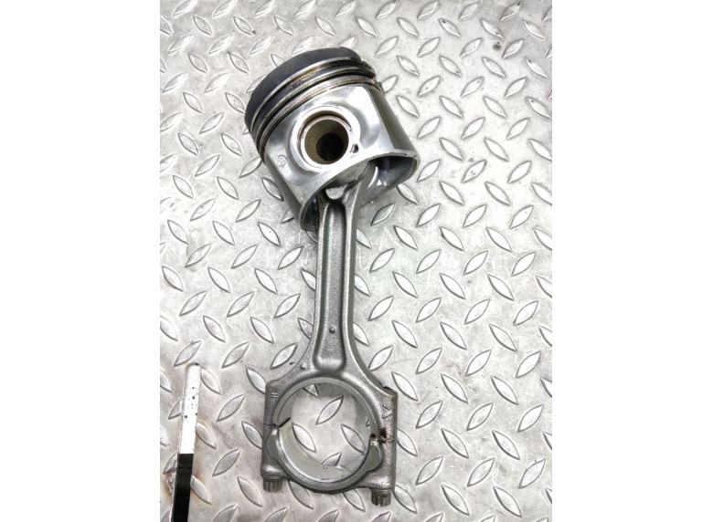 Поршень к Volvo V40