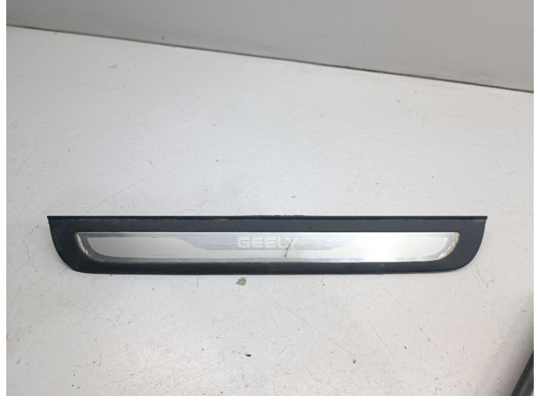 Накладка на порог к Geely Atlas, 2018г.
