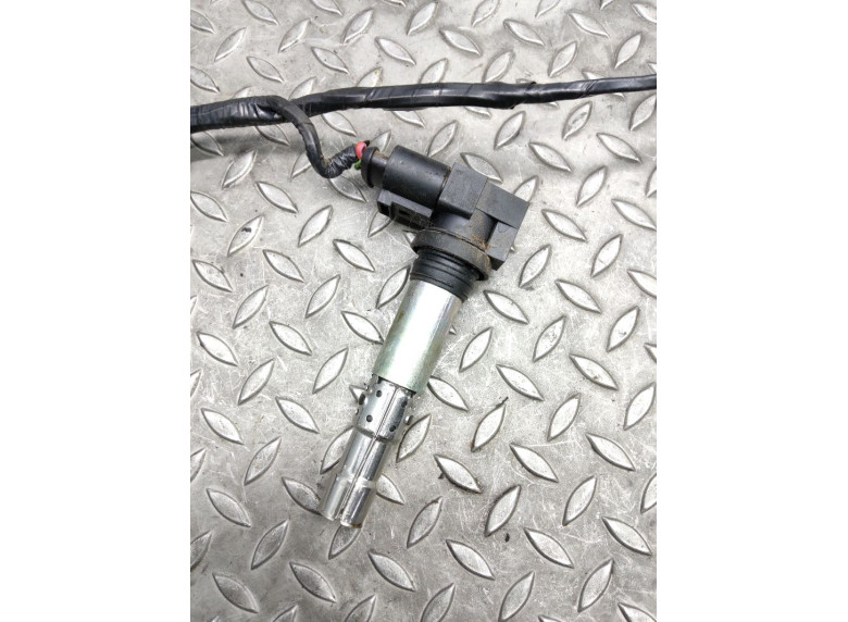 Катушка зажигания к Volkswagen Golf, 2002г.