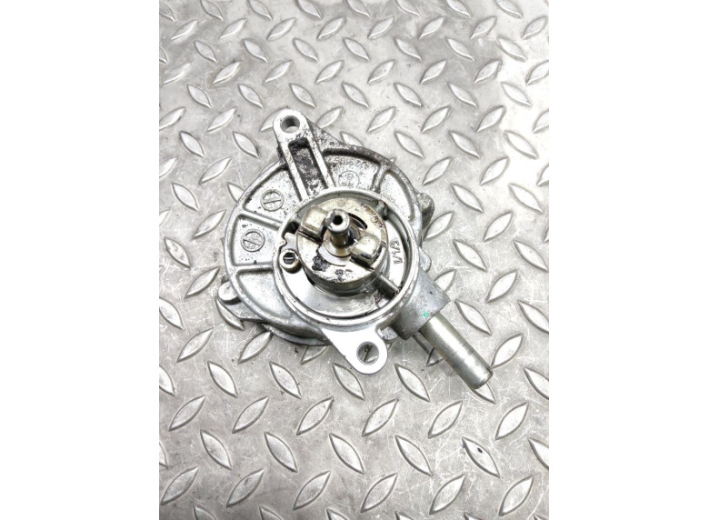 Насос вакуумный к Mercedes C W203, 2005г.