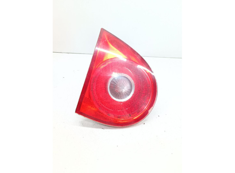 Фонарь крышки багажника левый к Volkswagen Golf, 2006г.