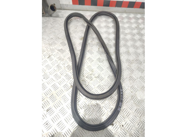 Уплотнитель двери передней правой к Audi A6, 2012г.