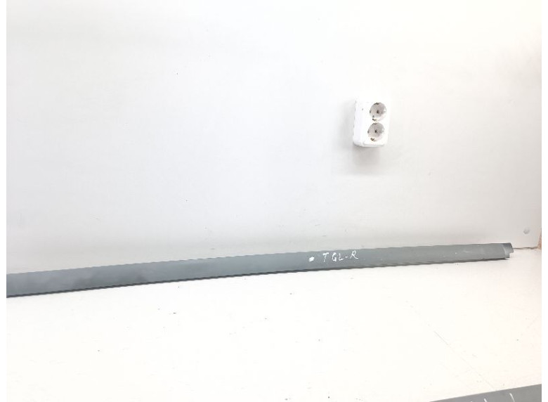 Молдинг стекла лобового к MAN TGL, 2006г.