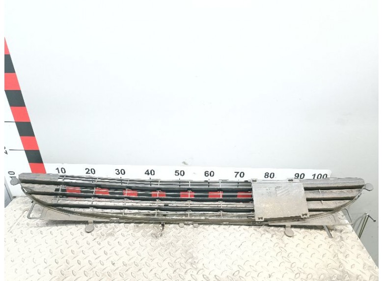 Заглушка (решетка) в бампер передний к Заглушка (решетка) в бампер передний к Peugeot 307 undefined г. 307