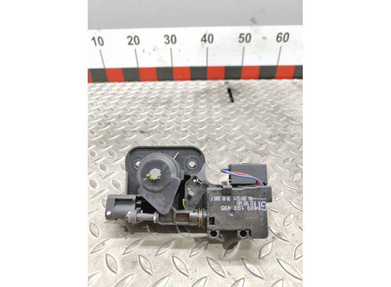 Кнопка открытия багажника к Opel Corsa, 2004г.