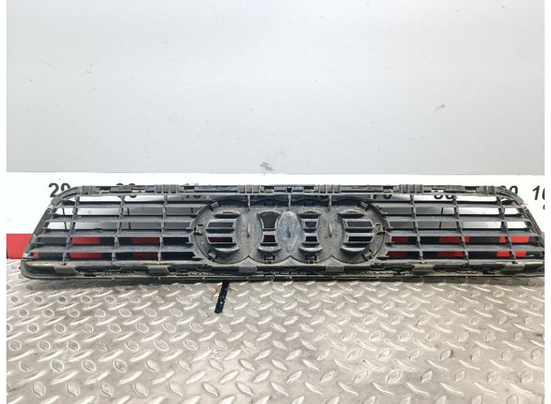 Решетка капота к Audi A4, 1998г.