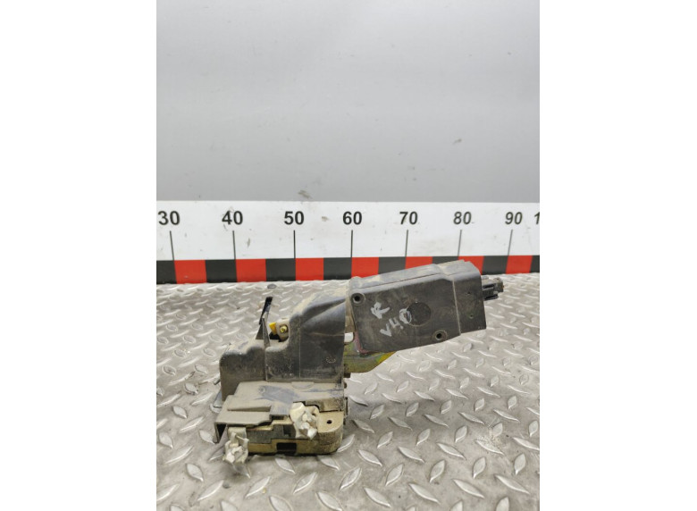 Замок двери передней правой к Volvo S40