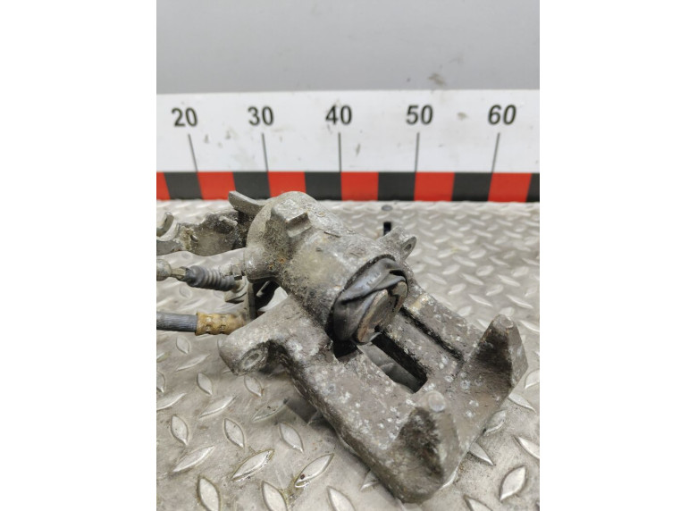 Суппорт задний левый к Volkswagen Golf, 2005г.