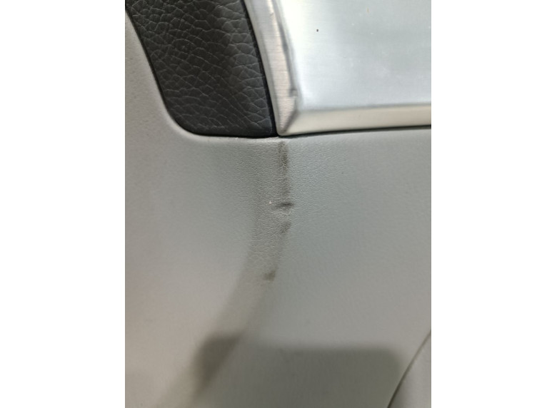 Обшивка двери передней правой (дверная карта) к Volkswagen Touareg, 2004г.