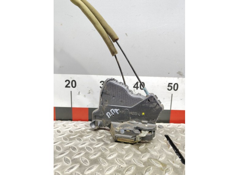 Замок двери передней правой к Toyota Corolla