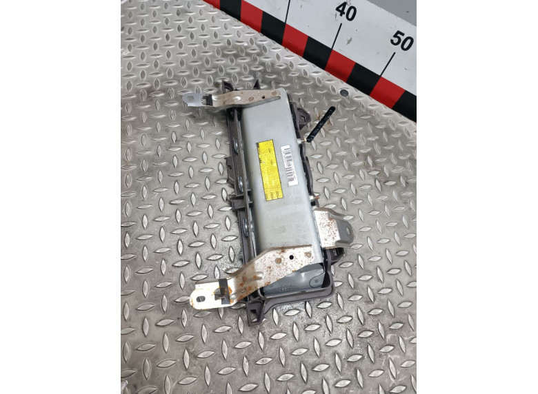 Подушка безопасности коленная к Toyota iQ, 2009г.