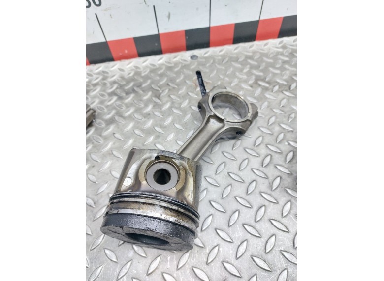 Шатун к Peugeot 607