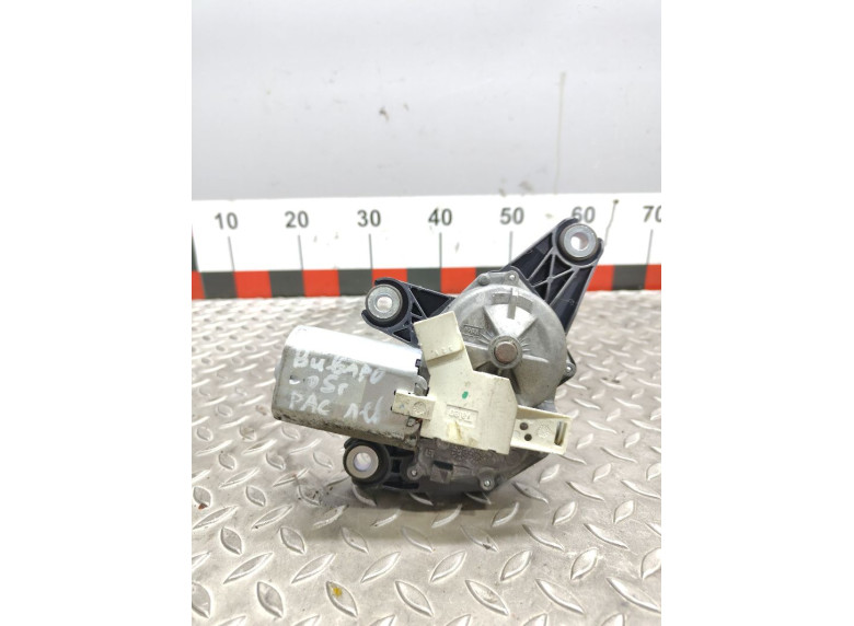 Моторчик заднего стеклоочистителя (дворника) к Opel Vivaro, 2003г.