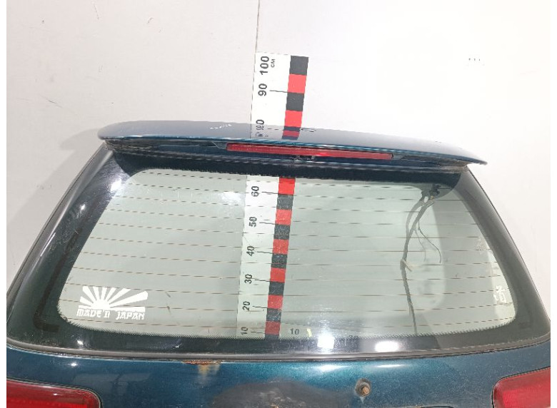Стекло заднее к Suzuki Baleno, 2000г.
