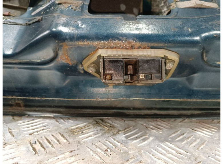 Замок багажника к Suzuki Baleno, 2000г.