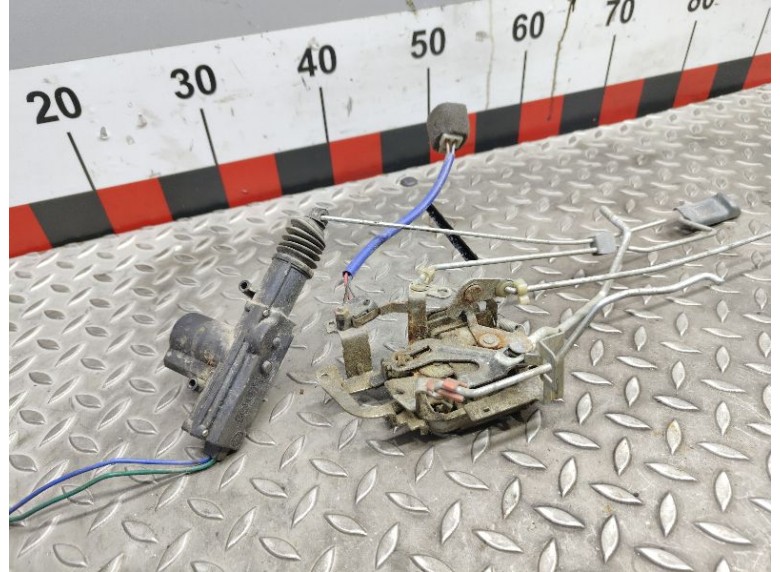 Замок двери передней левой к Kia Sephia