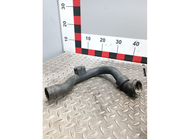 Патрубок радиатора к Volkswagen Passat, 2003г.